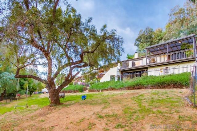 1935 Vista De La Montana, El Cajon CA: https://media.crmls.org/mediaz/a43da27e-56e4-40e1-99d0-efb8f4a566c9.jpg