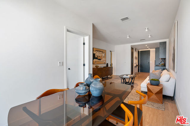 3688 Overland Avenue, Los Angeles CA: https://media.crmls.org/mediaz/a43dac5d-935c-442c-8f04-902ca3aacb37.jpg
