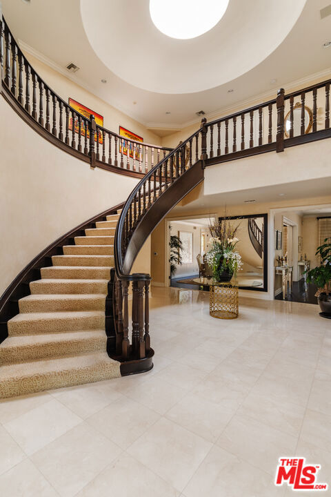 1202 San Vicente Boulevard, Santa Monica CA: https://media.crmls.org/mediaz/a43df16b-e4e5-45bd-b2f7-e2323b69c675.jpg