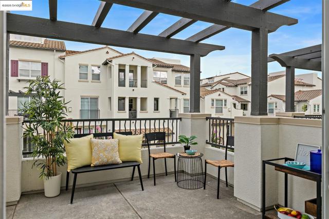 4153 Clarinbridge Cir, Dublin CA: https://media.crmls.org/mediaz/a43df463-9997-425d-8802-97ed4c708d22.jpg