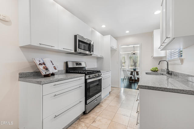 15233 Camarillo Street, Sherman Oaks CA: https://media.crmls.org/mediaz/a43e359d-1eb4-427a-90b2-711eeda9e15a.jpg