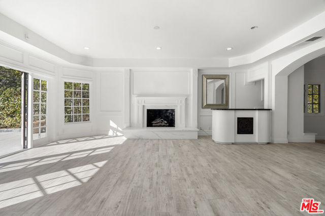 3217 Hutton Drive, Beverly Hills CA: https://media.crmls.org/mediaz/a43e8b75-f8a3-4dca-93df-3e25c9daff9d.jpg