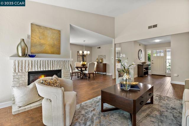 2155 Cactus Ct, Walnut Creek CA: https://media.crmls.org/mediaz/a43f3531-69f0-48a9-a736-5b2fa4fd4662.jpg