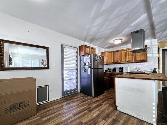 425 E 16Th St, National City CA: https://media.crmls.org/mediaz/a43f439b-46e7-47a2-8e72-19b1bddc07a9.jpg