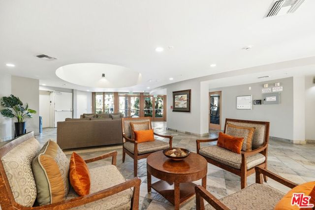 13200 Pacific Promenade, Playa Vista CA: https://media.crmls.org/mediaz/a43f9544-1d03-437e-b207-a3c8ff2c1808.jpg