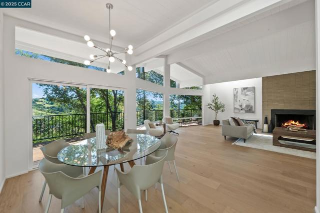 233 Melody Ln, Orinda CA: https://media.crmls.org/mediaz/a43fc66e-ca6d-4dbf-8cb2-70506fb1b157.jpg
