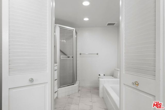 9950 Durant Drive, Beverly Hills CA: https://media.crmls.org/mediaz/a43fe4cd-2392-4392-be80-0e6c3e778d80.jpg