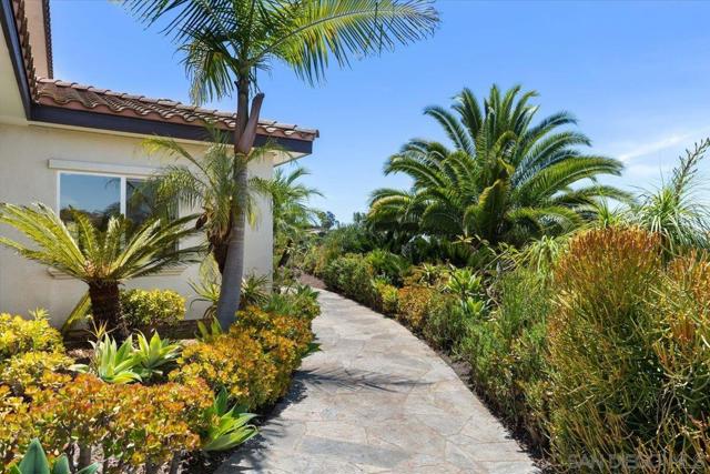 2342 CARIOCA PL, Vista CA: https://media.crmls.org/mediaz/a4404eb9-4684-4600-bd6c-5a6d11b0c090.jpg