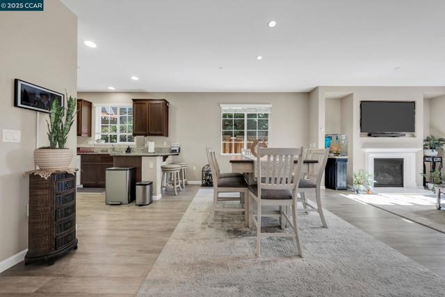 1037 Gridley Dr, Pittsburg CA: https://media.crmls.org/mediaz/a441bf9a-1cd8-4c7b-b90a-f8b6f3621934.jpg