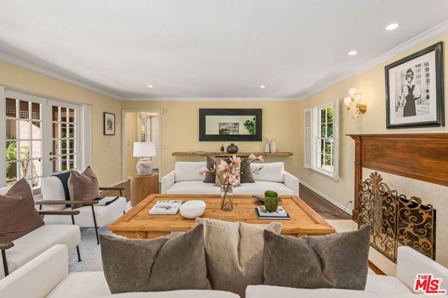 1376 San Ysidro Drive, Beverly Hills CA: https://media.crmls.org/mediaz/a441c5a8-31e6-4cf2-bba5-bf41b2b599ba.jpg