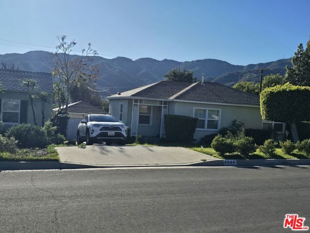 2944 Mayfield Avenue, La Crescenta CA: https://media.crmls.org/mediaz/a441d0ce-dae1-4346-9e50-a4fb228dbfd6.jpg
