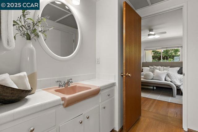1 Aspinwall Ct, Orinda CA: https://media.crmls.org/mediaz/a441ff8a-20a7-4c31-9694-36293bd1e6c7.jpg