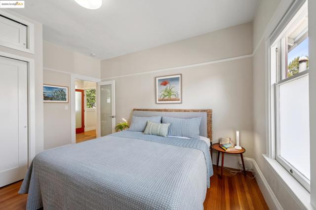 485 Hardy St, Oakland CA: https://media.crmls.org/mediaz/a4427ffb-72f2-4c60-84d8-aa962863ceb6.jpg