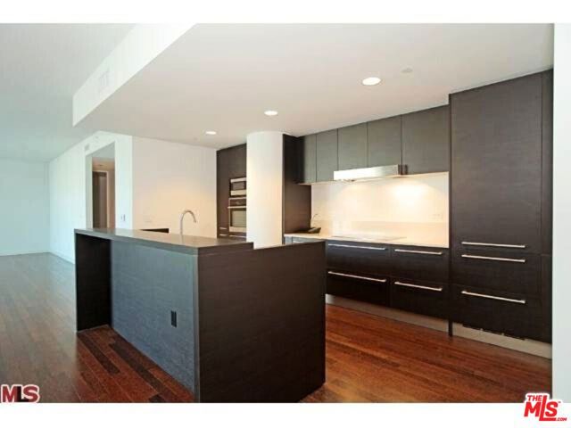 6250 Hollywood Boulevard, Los Angeles CA: https://media.crmls.org/mediaz/a4431c34-5dbb-4e3a-b8ee-3b9a2ae37029.jpg