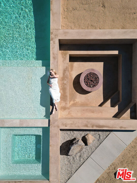 4375 Border Avenue, Joshua Tree CA: https://media.crmls.org/mediaz/a4431c4c-2504-4f61-b343-83a3715b61b0.jpg