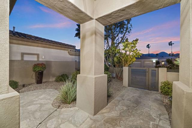 47410 Via Florence, La Quinta CA: https://media.crmls.org/mediaz/a443310b-928a-4fd9-ab12-1c3182d26847.jpg