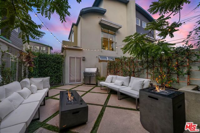 512 Brooks Avenue, Venice CA: https://media.crmls.org/mediaz/a4435d6f-e74b-4b6d-bb0c-12c4740a7b2a.jpg