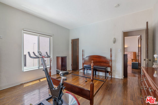 2310 Santa Anita Avenue, Altadena CA: https://media.crmls.org/mediaz/a4440f85-02d3-43ff-8fd6-5ff4710343b9.jpg