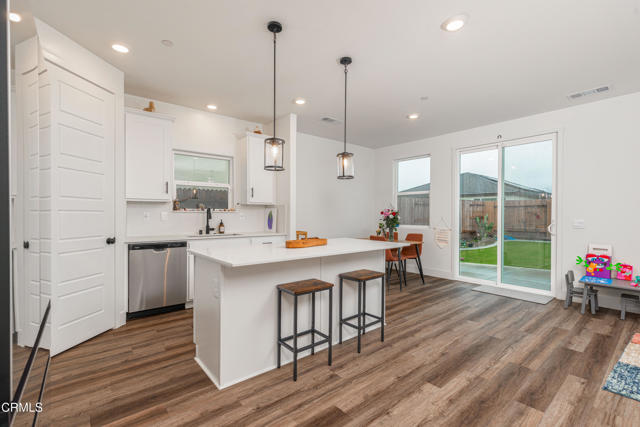 Detail Gallery Image 9 of 31 For 7808 Martian River St, Bakersfield,  CA 93311 - 4 Beds | 2 Baths