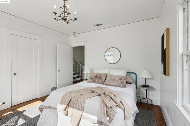 3064 E 15Th St, Oakland CA: https://media.crmls.org/mediaz/a44450b0-1e2e-4b79-a7bf-ff620e1138ae.jpg