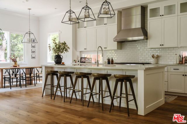 Image 3 of 22 For 141 Saltair Avenue