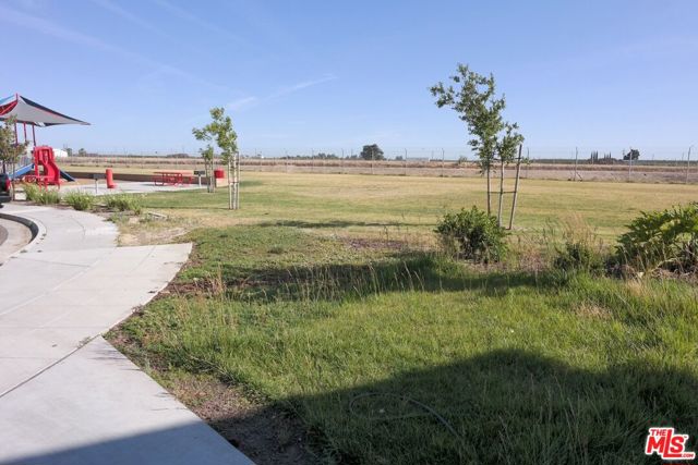 1462 W Randy Court, Fowler CA: https://media.crmls.org/mediaz/a4447c8c-e0cf-4789-ad03-d6388aa63f2e.jpg