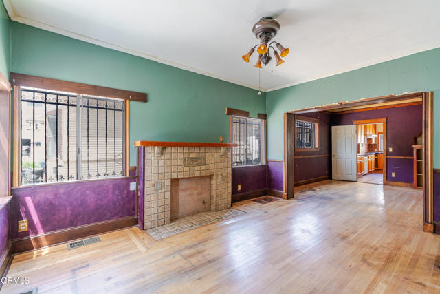 332 N St Louis Street, Los Angeles CA: https://media.crmls.org/mediaz/a4448841-3ea6-4662-8a7b-6fba430fc82f.jpg
