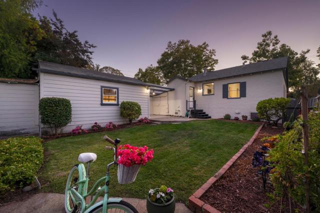1411 Sanchez Avenue, Burlingame CA: https://media.crmls.org/mediaz/a444eda4-1543-44c3-a7a1-f9dd6d85666f.jpg