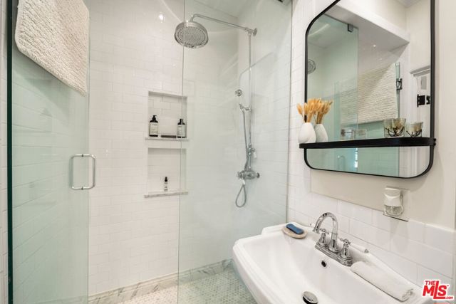 500 N Genesee Avenue, Los Angeles CA: https://media.crmls.org/mediaz/a446828e-d0c9-4282-a302-06941790be2a.jpg