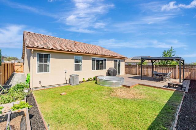 414 Ledro Way, Oakley CA: https://media.crmls.org/mediaz/a446840e-a111-43a3-a060-d131f04692a0.jpg