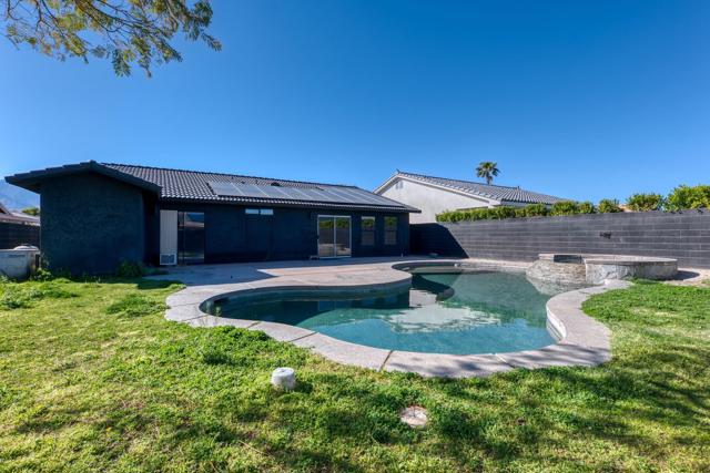 30426 Avenida Del Padre, Cathedral City CA: https://media.crmls.org/mediaz/a4474f11-e8de-493b-a9d9-ef5c1d2a992d.jpg