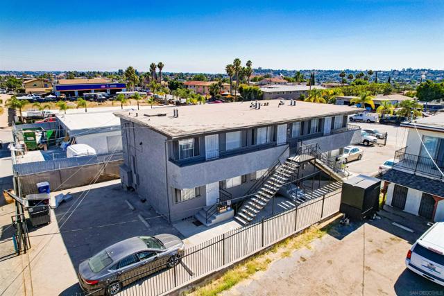 913 Grand Ave, Spring Valley CA: https://media.crmls.org/mediaz/a44835c8-357c-440c-8942-45abb9686203.jpg