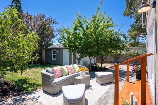2653 Brewster Avenue, Redwood City CA: https://media.crmls.org/mediaz/a448b257-950a-4fa3-b43a-27527e096c0c.jpg