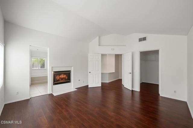 751 Trousdale Street, Oak Park CA: https://media.crmls.org/mediaz/a448d094-c297-44db-995a-2edbcfc85e82.jpg