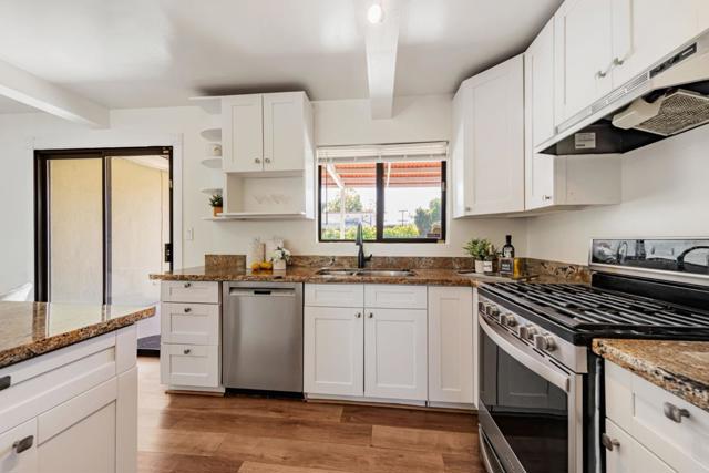 1312 Carlton Avenue, Menlo Park CA: https://media.crmls.org/mediaz/a448f319-db88-4901-a320-8c85d1f2c3f8.jpg