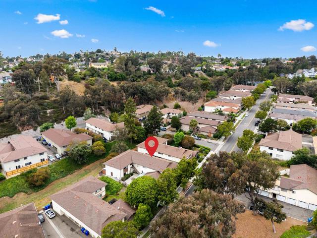 2139 Via Esmarca, Oceanside CA: https://media.crmls.org/mediaz/a4493d9f-9728-4e2e-9ba0-c1c7efbba260.jpg