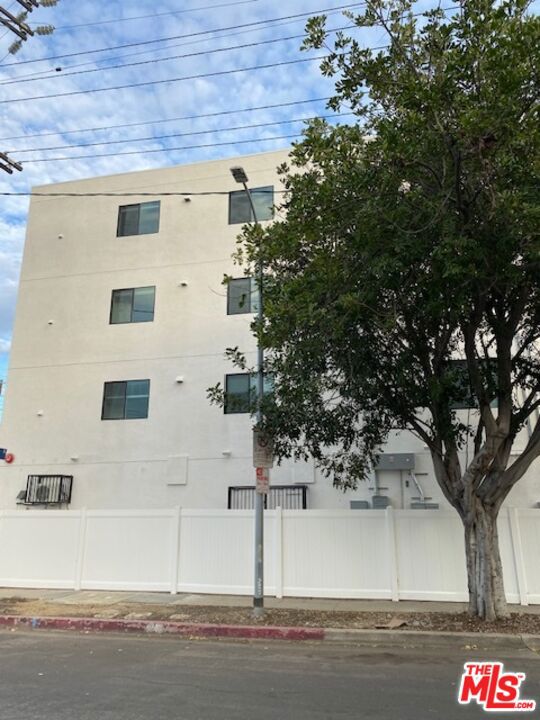 9240 National Boulevard, Los Angeles, California 90034, ,Multi-Family,For Sale,National,24365969