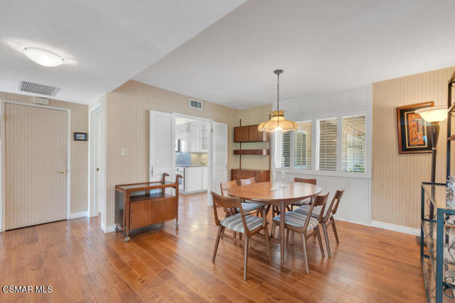 22485 Paul Revere Drive, Calabasas CA: https://media.crmls.org/mediaz/a44a52dd-b78a-4462-975f-0e57b6e3e40f.jpg