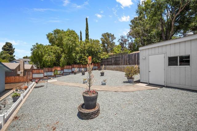 3711 Fairway Dr, La Mesa CA: https://media.crmls.org/mediaz/a44b9d93-bc18-4d29-8e0c-dbef3d43429c.jpg