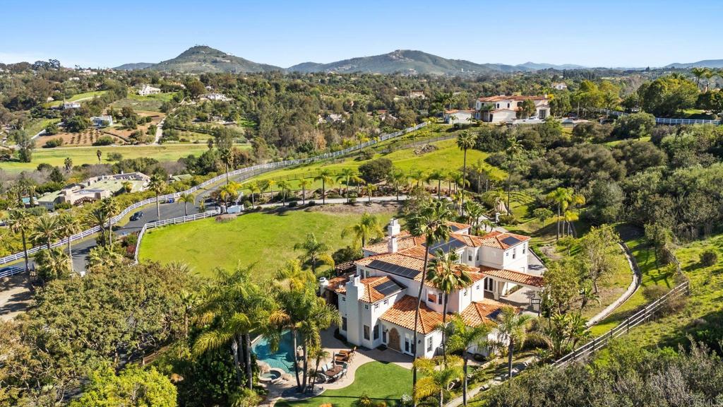 3376 Calle Tres Vistas