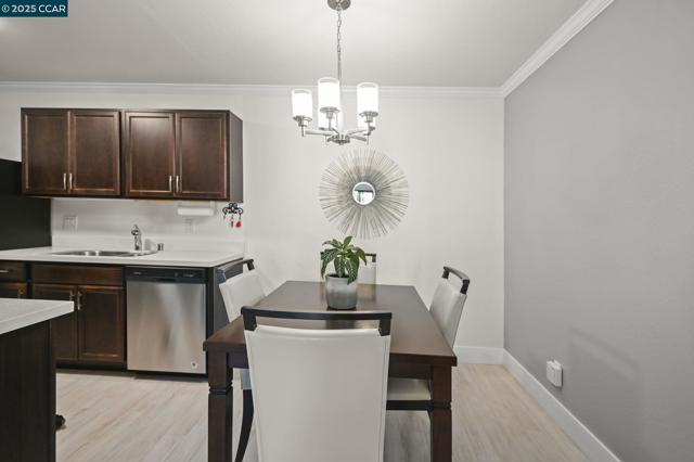 1411 Marchbanks Dr, Walnut Creek CA: https://media.crmls.org/mediaz/a44bb7e0-8301-4c8c-b18a-153fc9ab3641.jpg
