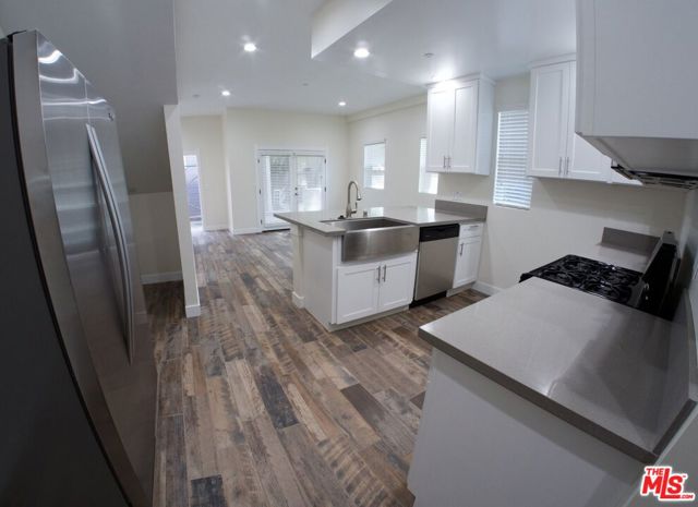 1207 W 37th Place, Los Angeles CA: https://media.crmls.org/mediaz/a44be87f-7296-4419-ac5d-a3bdbffff693.jpg