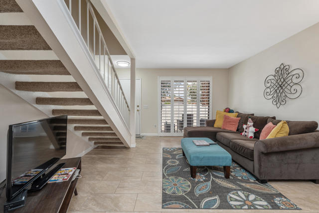 34324 Laura Way, Rancho Mirage CA: https://media.crmls.org/mediaz/a44d0b55-de90-4ee0-a52b-1f17499c1401.jpg
