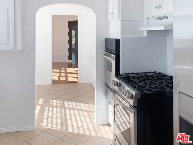 120 N Orange Drive, Los Angeles CA: https://media.crmls.org/mediaz/a44d7d38-0ae0-451c-ba79-0cad3b5f09b5.jpg