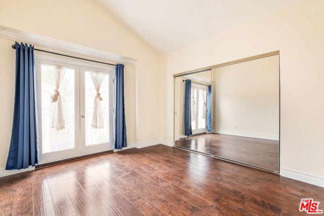 13743 Cordary Avenue, Hawthorne CA: https://media.crmls.org/mediaz/a44d7d76-d46b-4563-aa40-1ee5297927fc.jpg