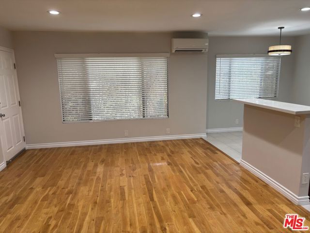 2488 N Beachwood Drive, Los Angeles CA: https://media.crmls.org/mediaz/a44d923e-054d-48eb-8649-64c91cf7cf34.jpg