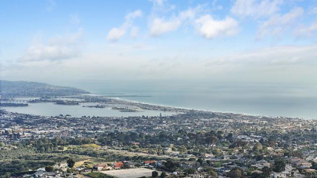 2207 Caminito Cabala, La Jolla CA: https://media.crmls.org/mediaz/a44de44f-83d1-40c1-a71b-9a94d6326366.jpg