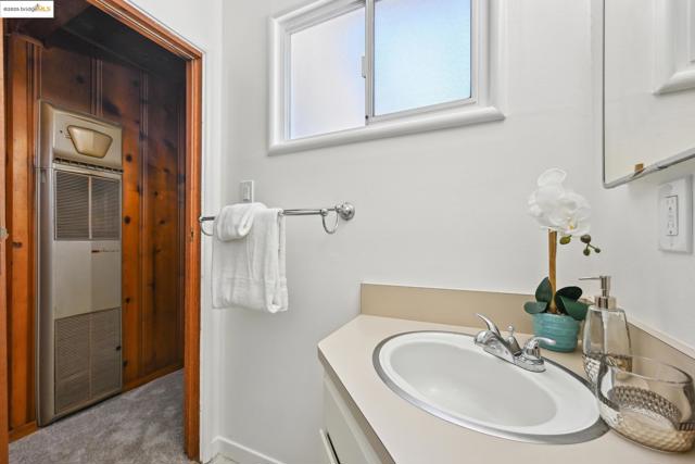 4125 Miflin Ave, El Sobrante CA: https://media.crmls.org/mediaz/a44e32ab-3b2a-4d3e-ac0d-d359eb590678.jpg