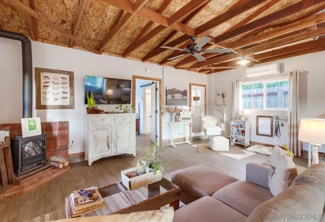 17048 Handlebar Rd, Ramona CA: https://media.crmls.org/mediaz/a44e5cc1-242b-4d97-8257-0f6b9ed8107a.jpg