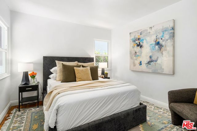 3340 Cardiff Avenue, Los Angeles CA: https://media.crmls.org/mediaz/a44e773d-f2bc-4665-af20-9de3d2ac061b.jpg